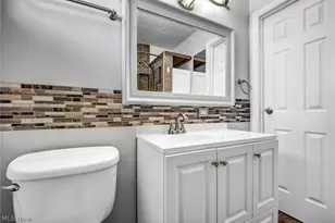 35494 Blanch Ave, Eastlake, OH 44095 - Photo 18