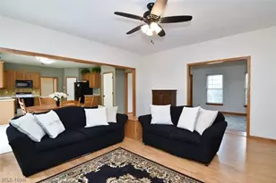 6967 Auburn Ridge Dr, Concord Twp, OH 44077 - Photo 8