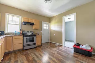64 Diamond Ave, Barberton, OH 44203 - Photo 18