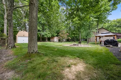 1135 Royal Drive, Amherst, OH 44001 - Photo 28
