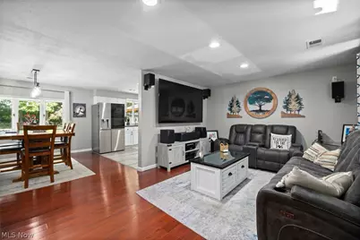 1135 Royal Drive, Amherst, OH 44001 - Photo 4