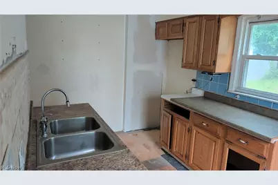 1663 Highview Avenue, Akron, OH 44301 - Photo 4