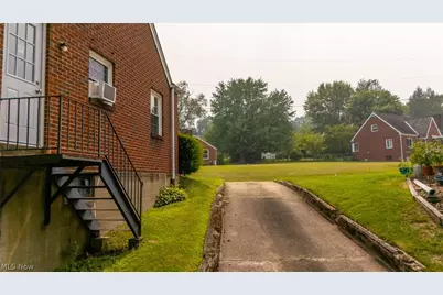 1496 Columbus Circle, Steubenville, OH 43952 - Photo 2