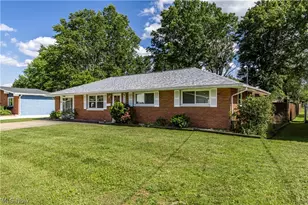 2230 Lynnwood Dr, Stow, OH 44224 - Photo 2