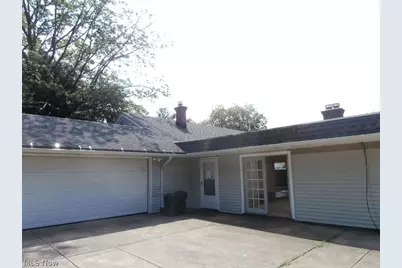 23551 S Woodland Road, Huber Heights, OH 44122 - Photo 4