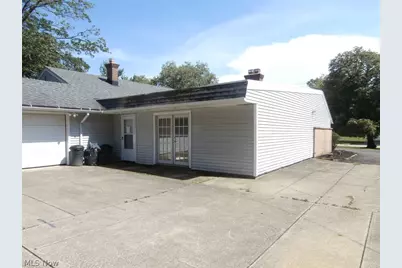 23551 S Woodland Road, Huber Heights, OH 44122 - Photo 2