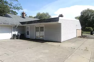 23551 S Woodland Rd, Huber Heights, OH 44122 - Photo 2