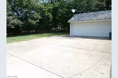 23551 S Woodland Road, Huber Heights, OH 44122 - Photo 10