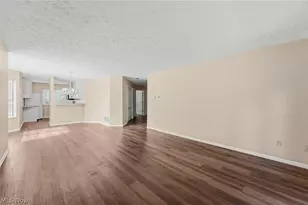 361 Village Pointe Dr, Akron, OH 44313 - Photo 14