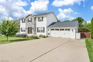 144 Hawkins Ln, Columbiana, OH 44408 - Photo 2