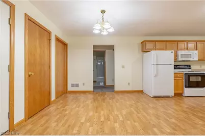 2919 Cliftmont Avenue NE, Canton, OH 44705 - Photo 6