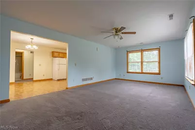 2919 Cliftmont Avenue NE, Canton, OH 44705 - Photo 2