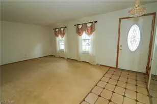 537 Howells Ct, Eastlake, OH 44095 - Photo 2