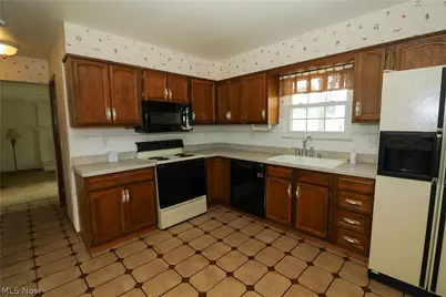 537 Howells Court, Eastlake, OH 44095 - Photo 8