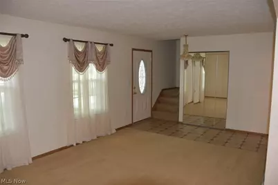 537 Howells Court, Eastlake, OH 44095 - Photo 2