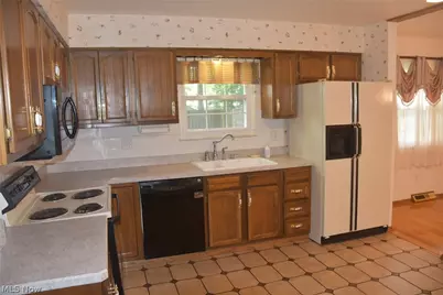 537 Howells Court, Eastlake, OH 44095 - Photo 6