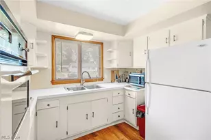 1024 Oakwood Dr, Elyria, OH 44035 - Photo 10
