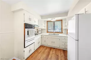 1024 Oakwood Dr, Elyria, OH 44035 - Photo 14