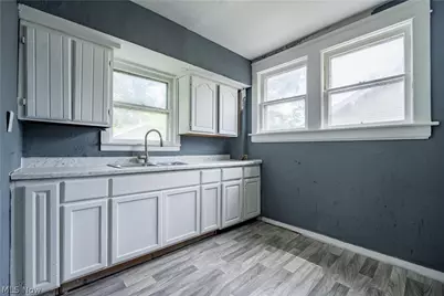 757 Baird Street, Akron, OH 44306 - Photo 12