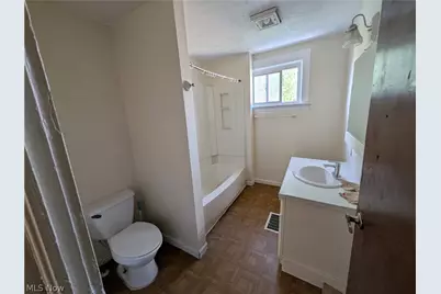 545 W 36th Street, Ashtabula, OH 44004 - Photo 8