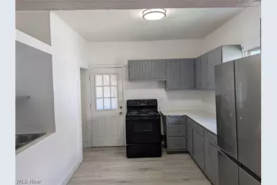 545 W 36th Street, Ashtabula, OH 44004 - Photo 2