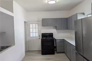 545 W 36th St, Ashtabula, OH 44004 - Photo 2