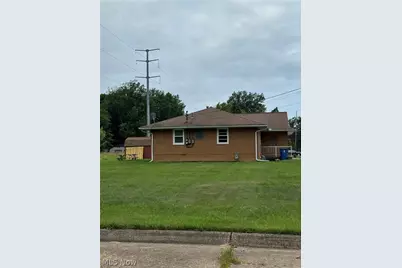 605 W 36th Street, Lorain, OH 44052 - Photo 4