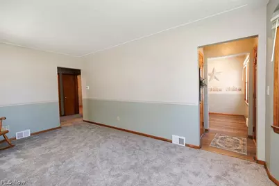 810 E Broad Street, Elyria, OH 44035 - Photo 16