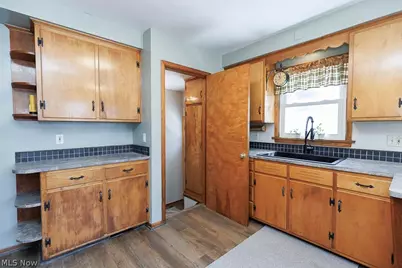 810 E Broad Street, Elyria, OH 44035 - Photo 12