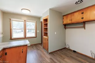 810 E Broad St, Elyria, OH 44035 - Photo 8