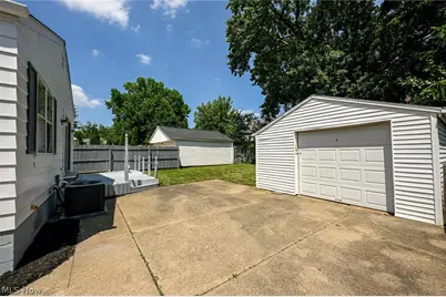 1699 Redwood Avenue, Akron, OH 44301 - Photo 36