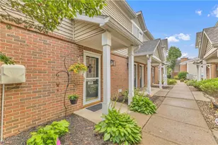 3367 Lenox Village Dr, Fairlawn, OH 44333 - Photo 4