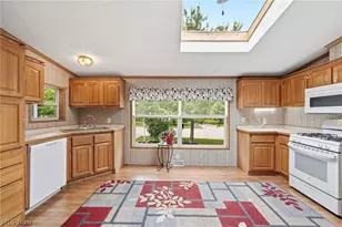 445 Pin Oak Cir, Elyria, OH 44035 - Photo 6