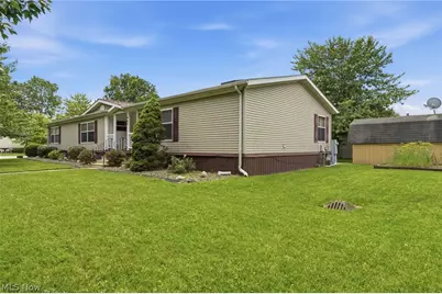 445 Pin Oak Circle, Elyria, OH 44035 - Photo 2
