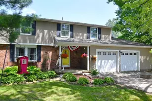 17615 Indian Hills Dr, Chagrin Falls, OH 44023 - Photo 2