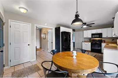 10460 Carrie Drive, New Middletown, OH 44442 - Photo 4