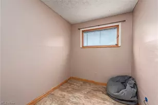672 Jackson St, Amherst, OH 44001 - Photo 12