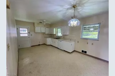 145 Circle Drive, Weirton, WV 26062 - Photo 4