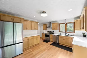 2391 Lyndon Dr, Uniontown, OH 44685 - Photo 4