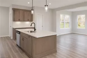 3663 Great Windsor Ln, Uniontown, OH 44685 - Photo 6