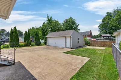 862 Lakeview Drive, Lorain, OH 44052 - Photo 8