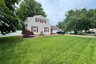 2819 Lynn Dr, Sandusky, OH 44870 - Photo 2