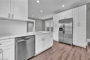 2221 E 97th St, Loveland, OH 44106 - Photo 12