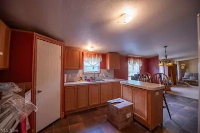 9805 Crooked Creek Road SE, Uhrichsville, OH 44683 - Photo 12