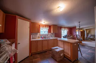 9805 Crooked Creek Rd SE, Uhrichsville, OH 44683 - Photo 12