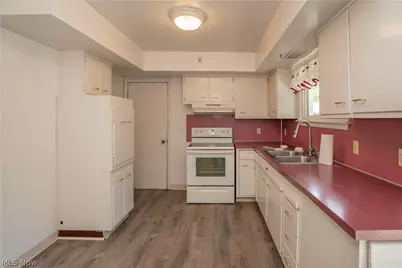 511 Taff Circle, Louisville, OH 44641 - Photo 8