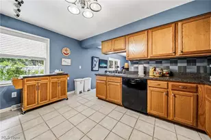 8506 Lakeshore Blvd, Mentor, OH 44060 - Photo 10