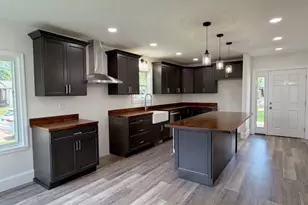 131 W 10th St, Uhrichsville, OH 44683 - Photo 8