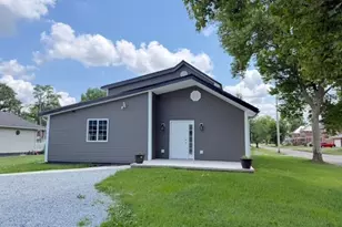 131 W 10th St, Uhrichsville, OH 44683 - Photo 26
