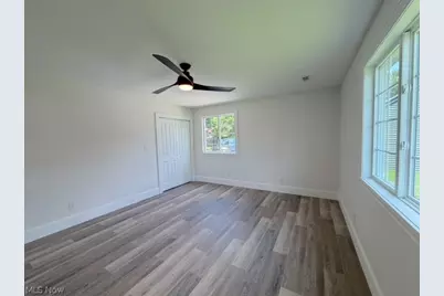 131 W 10th Street, Uhrichsville, OH 44683 - Photo 12